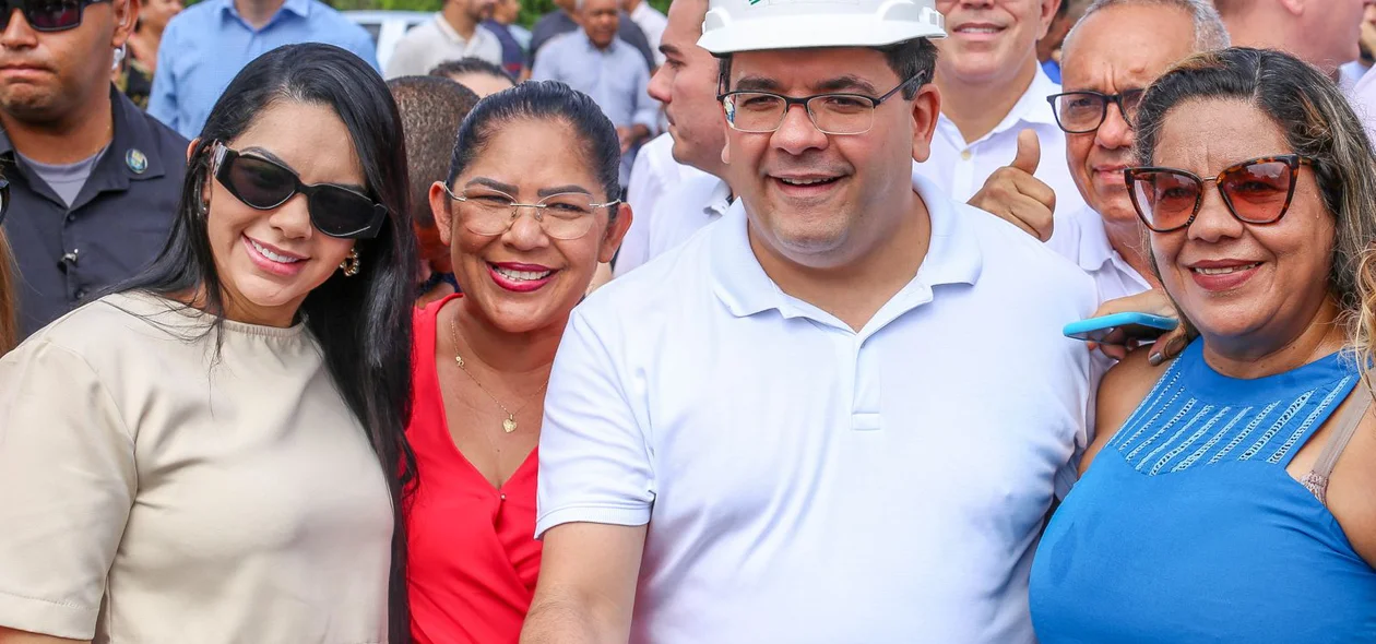 Governador do Piauí tirou fotos com populares