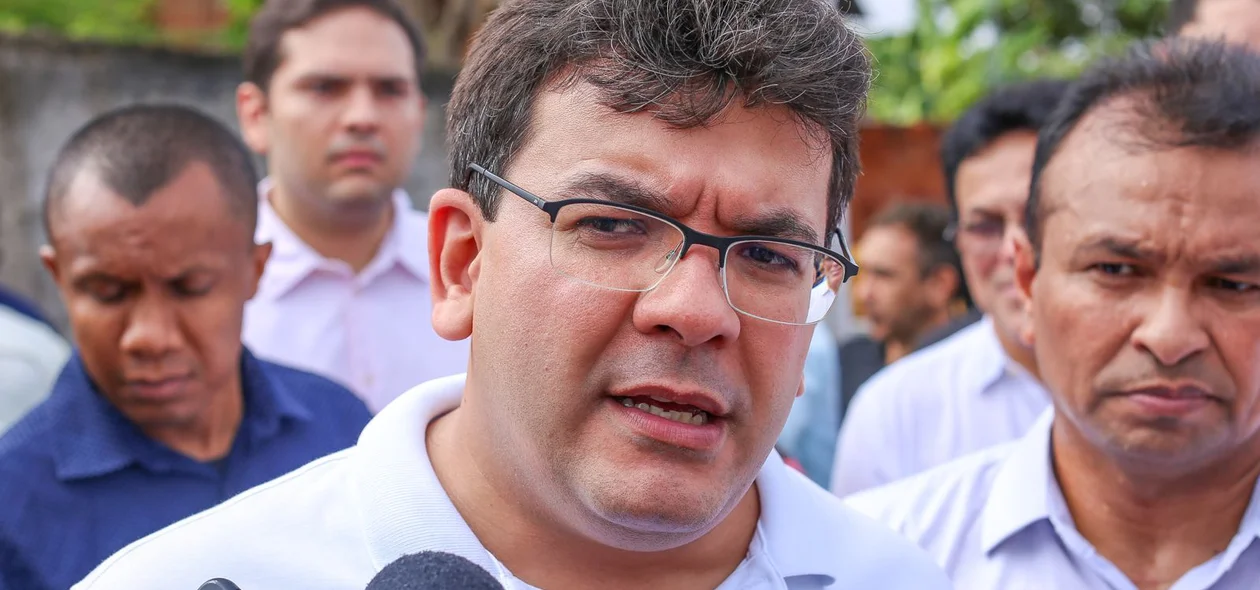 Governador Rafael Fonteles em entrevista à imprensa