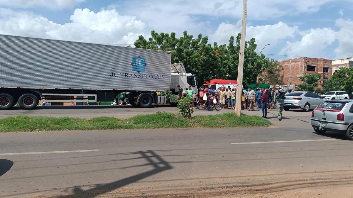 Idoso morre em colisão entre moto e carreta em Picos