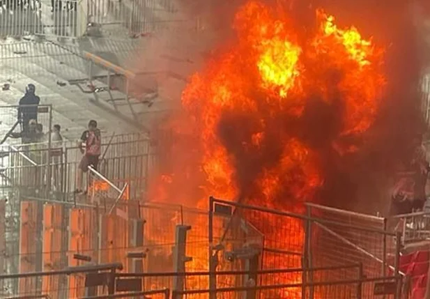Incêndio acometeu setor do Estádio Nacional no Chile