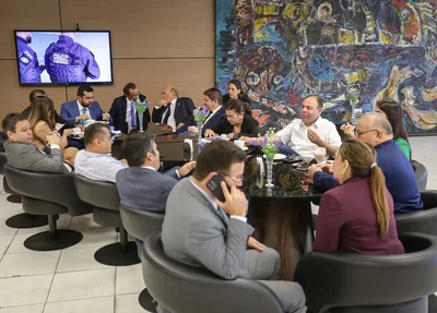 Jeová Alencar se reúne com vereadores