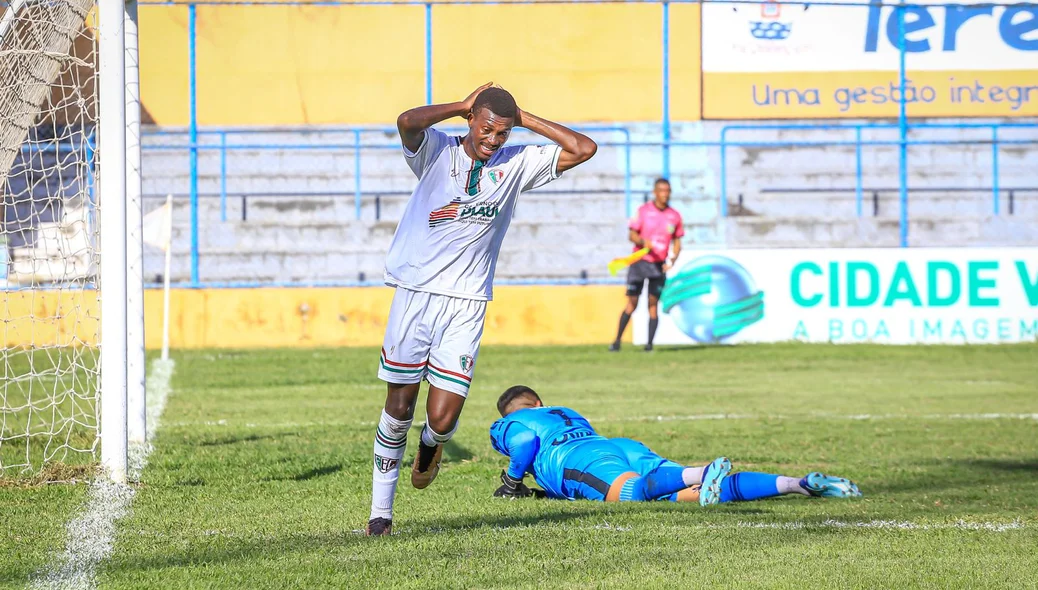 Jogador do Flu-PI lamenta chance perdida