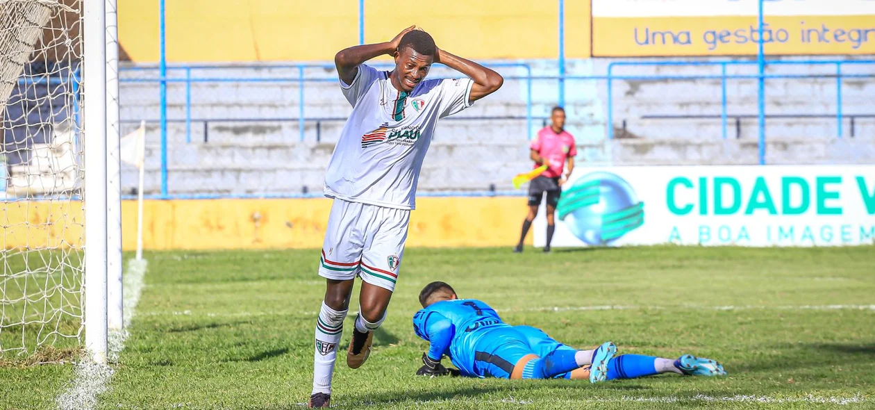 Jogador do Flu-PI lamenta chance perdida