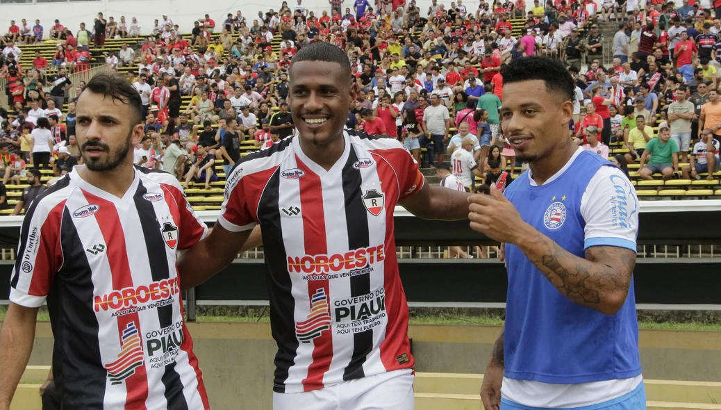 Jogadores de River e Bahia antes da partida