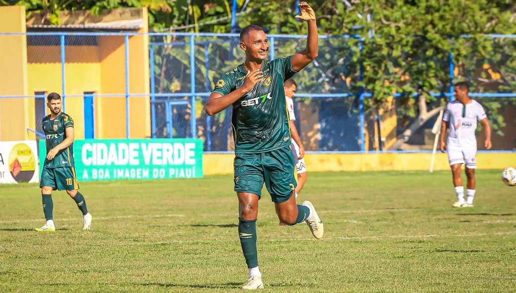 Leandro Amorim abriu o placar para o Altos