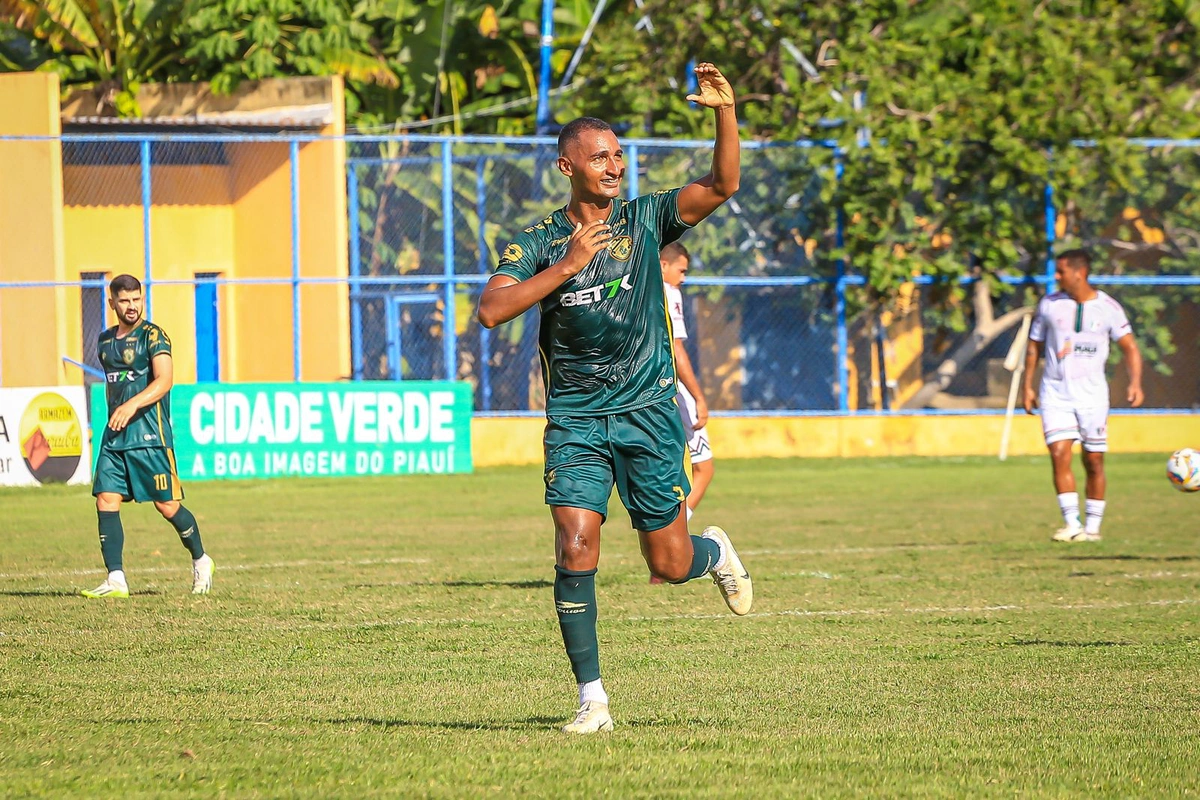 Leandro Amorim abriu o placar para o Altos