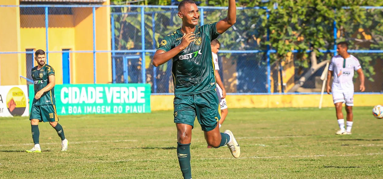Leandro Amorim abriu o placar para o Altos