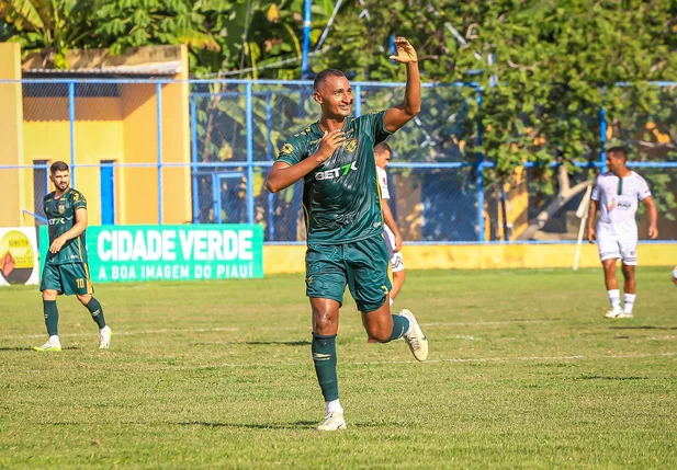 Leandro Amorim abriu o placar para o Altos