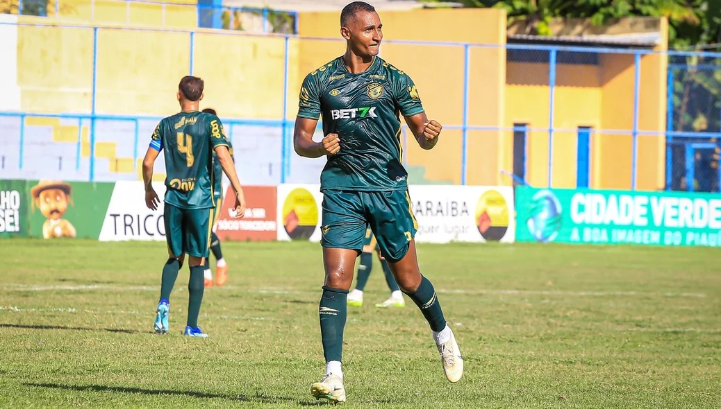 Leandro Amorim também marcou o 3º gol do Jacaré