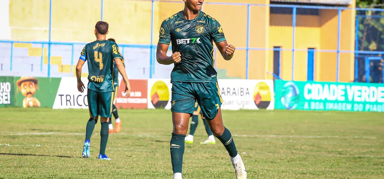 Leandro Amorim também marcou o 3º gol do Jacaré