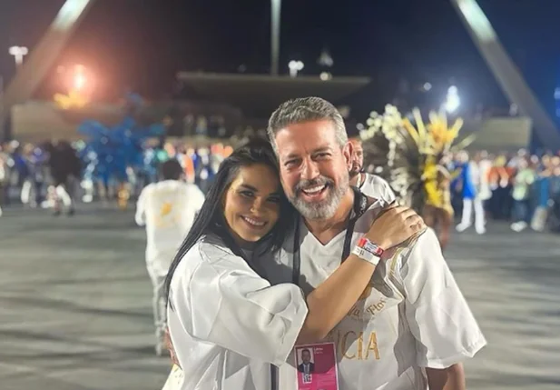 Lira usa avião da FAB para curtir carnaval em Salvador e RJ