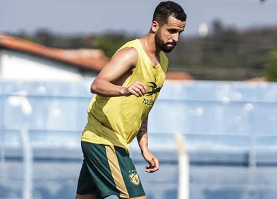 Lucas Gomes, meio-campo do Altos