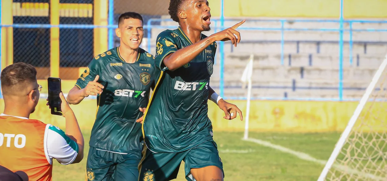 Lucas Manga fez o segundo gol do Altos