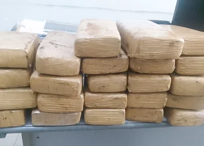 Maconha apreendida com passageiro de táxi em Floriano