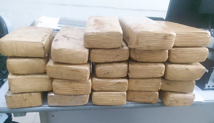 Maconha apreendida com passageiro de táxi em Floriano