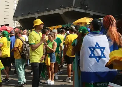 Manifestantes usaram bandeiras de Israel