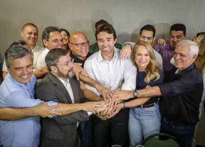 Marden Menezes oficializando apoio a Fábio Novo