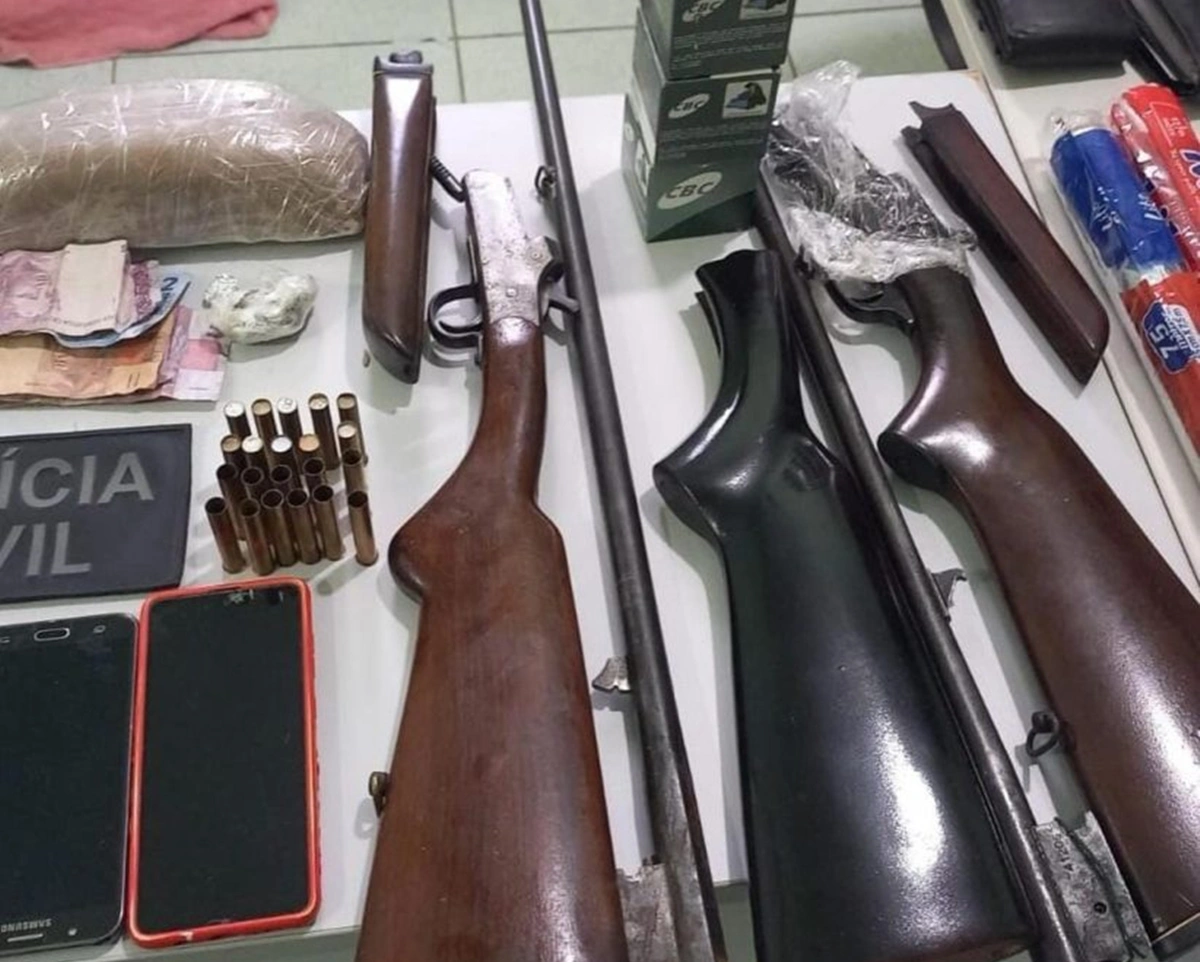 Material apreendido com morador que tentou fugir da polícia
