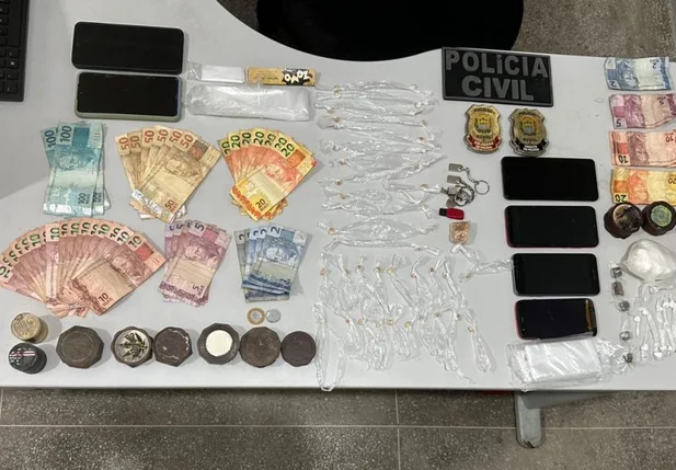 Material apreendido durante cumprimento de mandados de busca e apreensão em Campo Maior