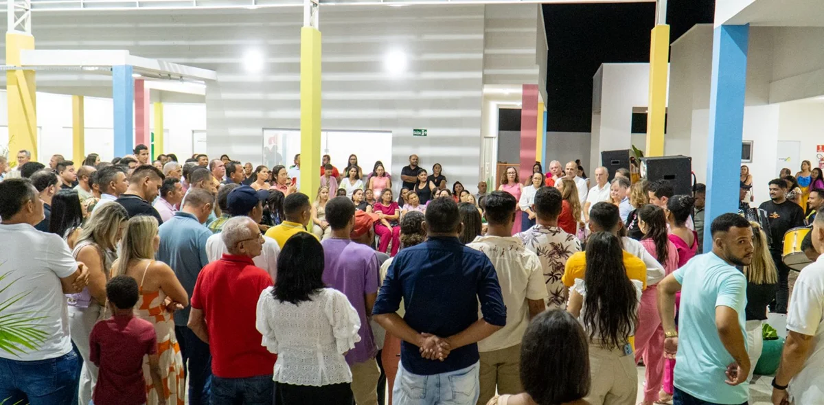 Momento da inauguração da nova escola em São Raimundo Nonato