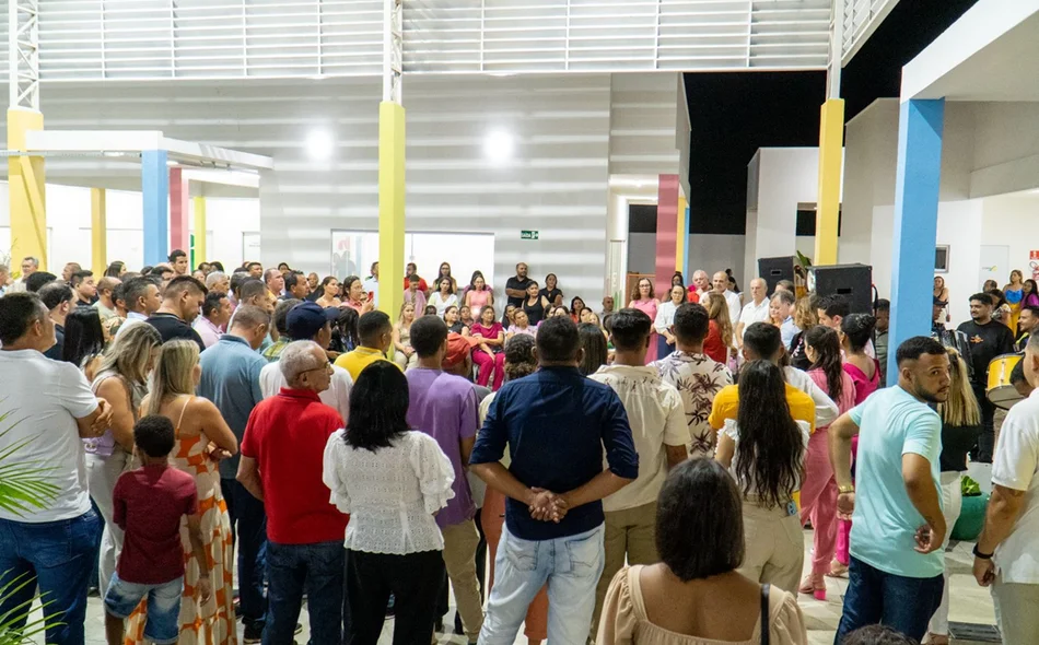 Momento da inauguração da nova escola em São Raimundo Nonato