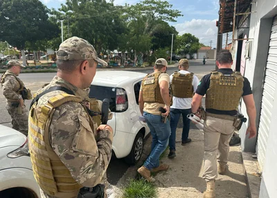 Momento que os policiais chegaram em uma das lojas alvos da 11ª fase da Operação Interditados