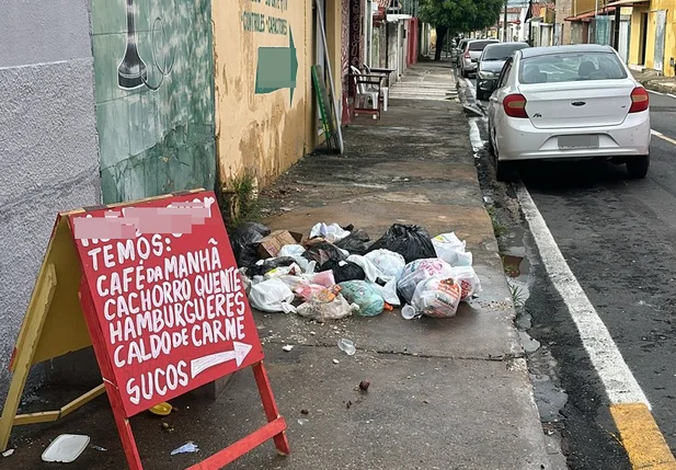 Moradores descartam lixo de forma irregular em Teresina
