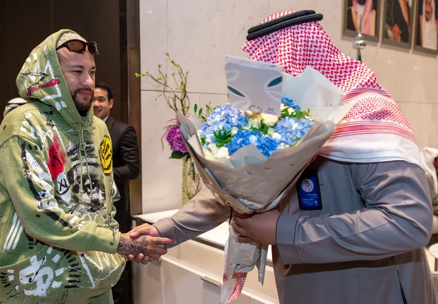 Neymar foi recebido com flores na Arábia Saudita