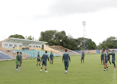 O Altos realizou suas atividades no estádio Lindolfo Monteiro