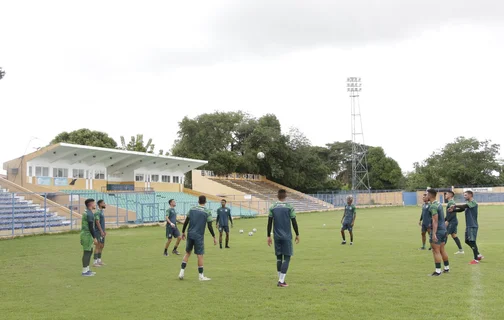 O Altos realizou suas atividades no estádio Lindolfo Monteiro