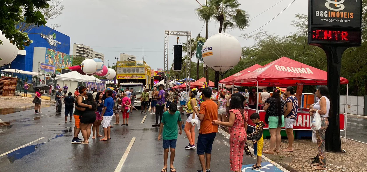 O Carnaval de 2024 iniciou com chuva em Teresina