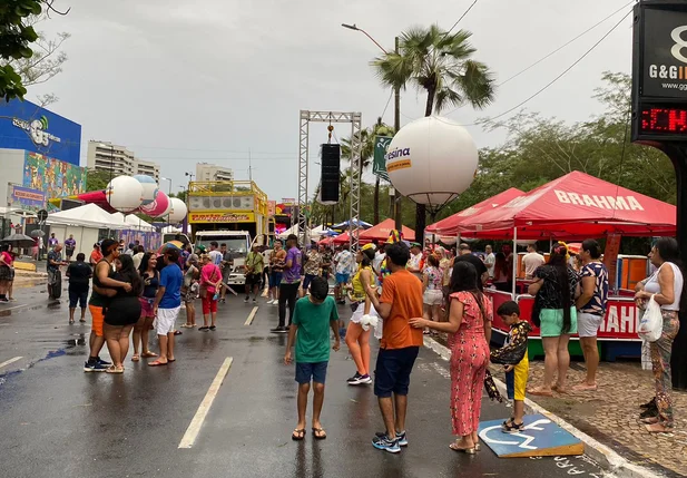 O Carnaval de 2024 iniciou com chuva em Teresina