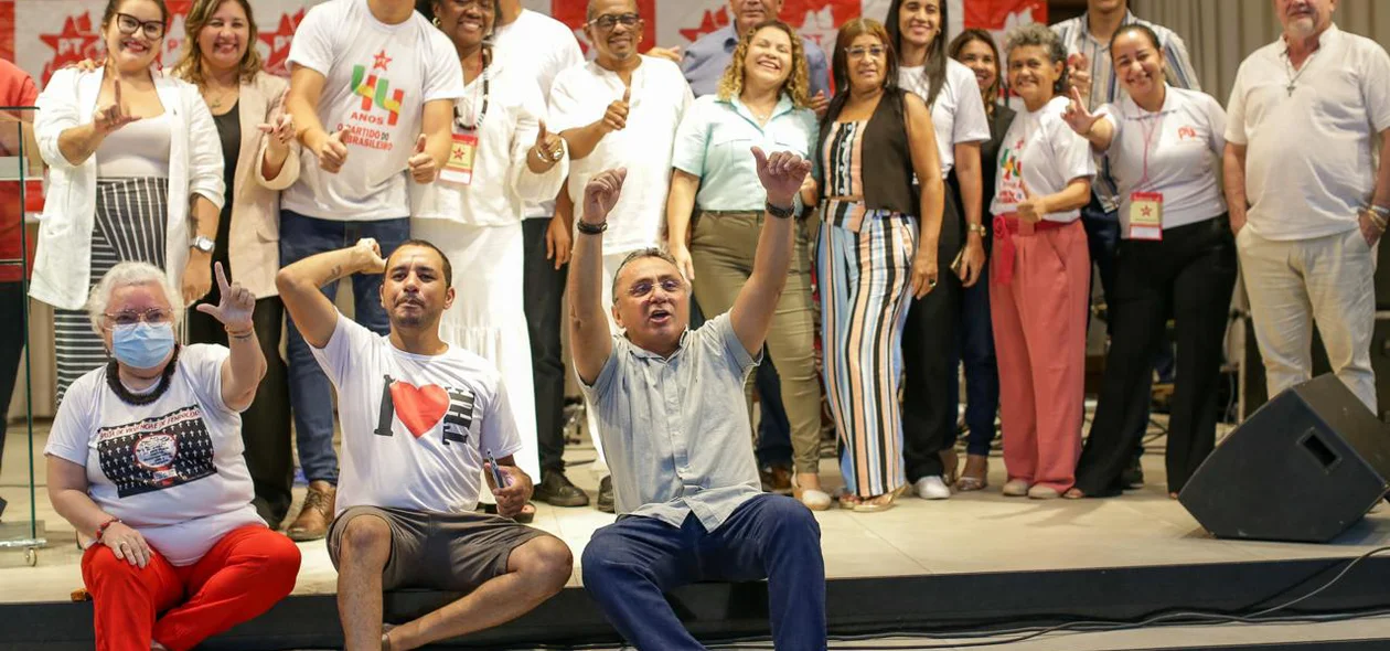 O evento foi marcado por apresentações culturais e a entrega de placas de homenagem à militantes petistas