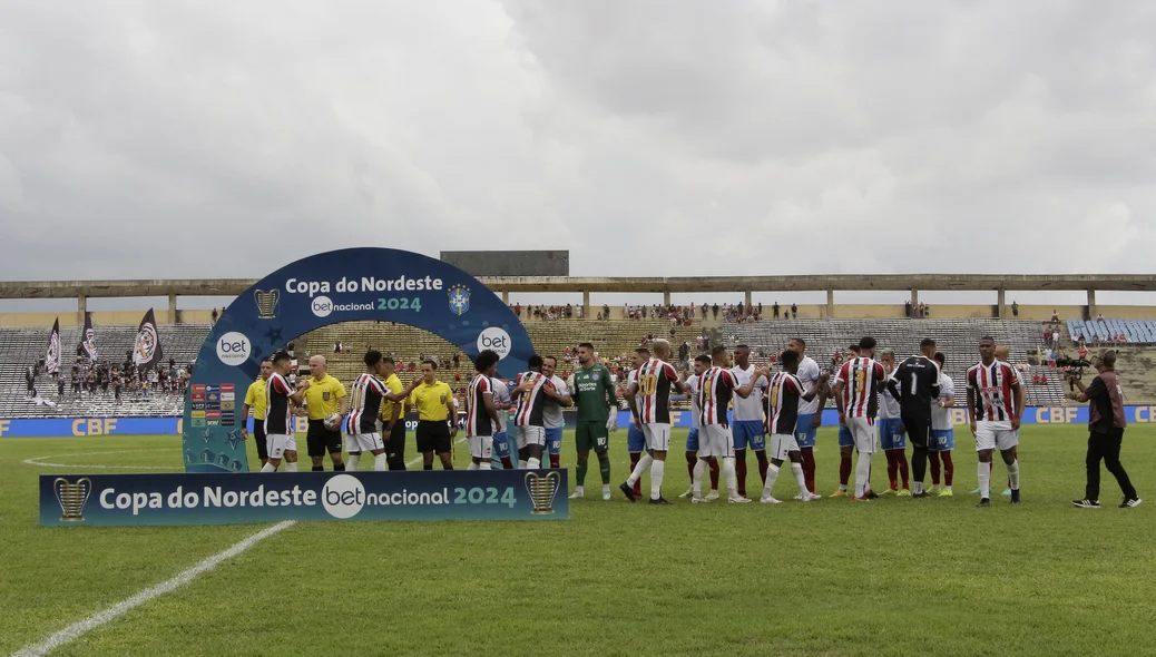 O Galo enfrentou o Bahia no estádio Albertão