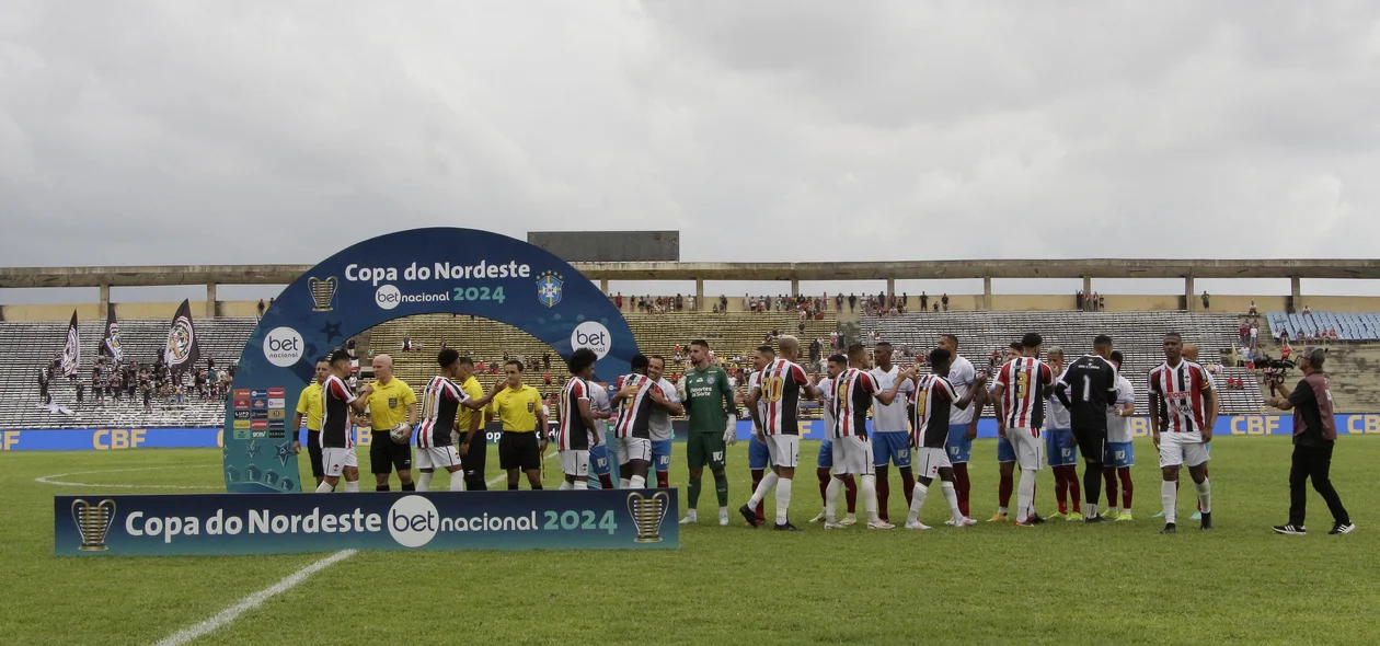O Galo enfrentou o Bahia no estádio Albertão
