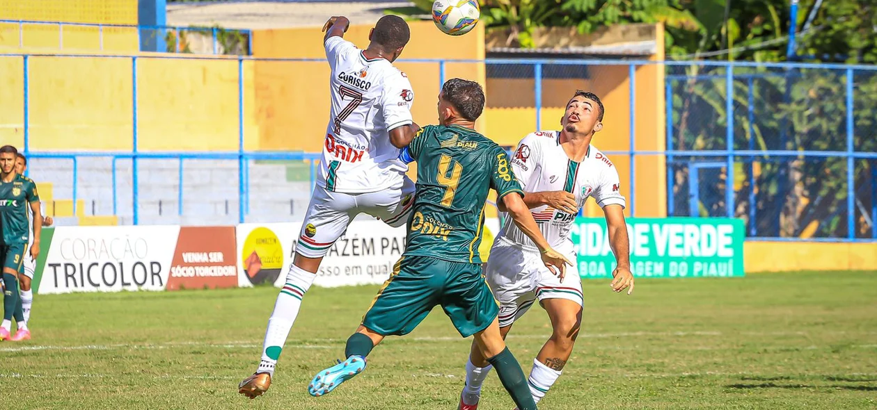 O jogo terminou 3 a 0 para o Altos