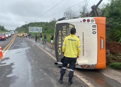 Ônibus que tombou na BR 316