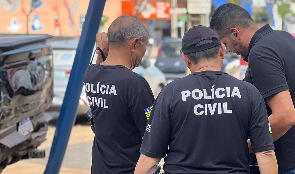 Perícia da Polícia Civil no local
