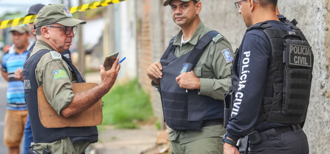 Polícia Militar e Polícia Civil no local da ocorrência