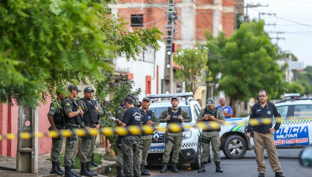 Polícia Militar fez o isolamento da área do crime na Rua 7 de Setembro