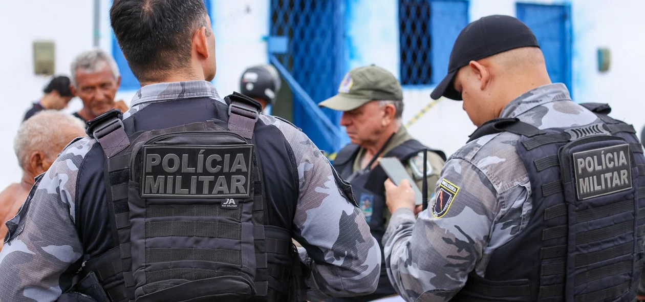 Policiais do 9º BPM foram ao local do crime