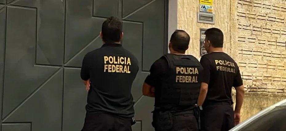 Policiais federais durante Operação Monopolium