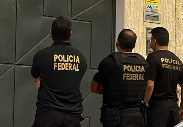 Policiais federais durante Operação Monopolium