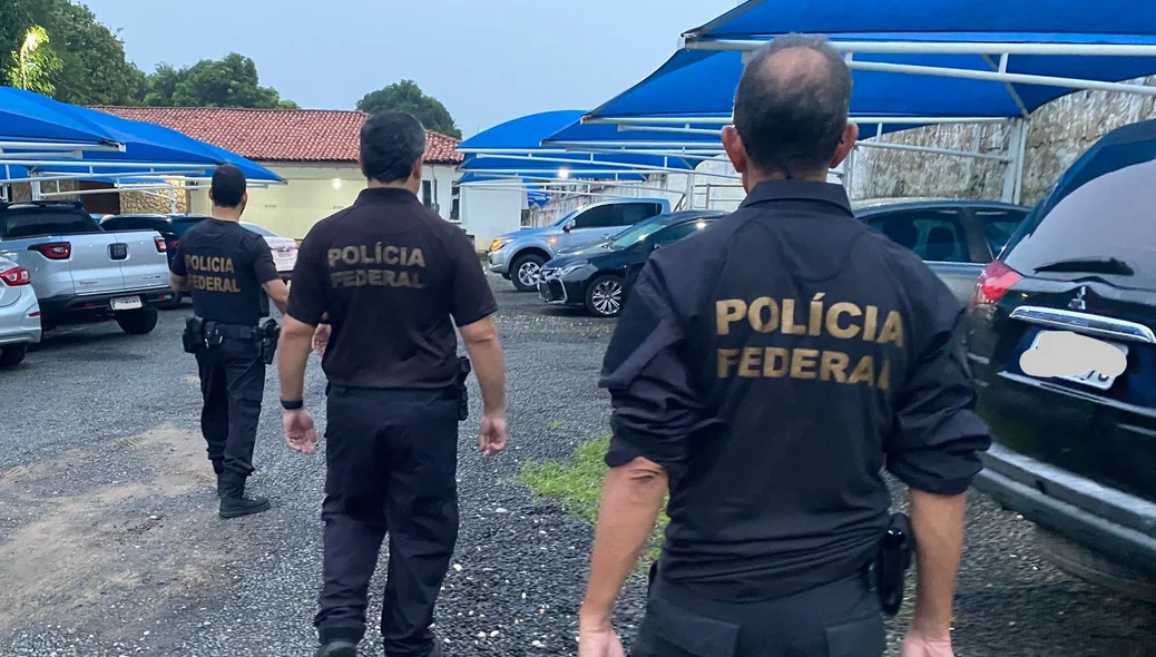 Policiais federais na seda da superintendência no Piauí