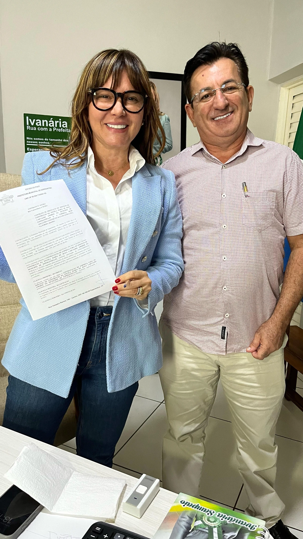 Prefeita Ivanária Sampaio assina ordem de serviço