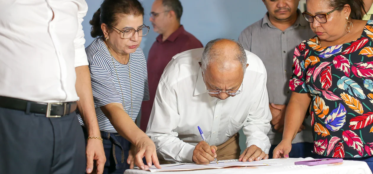 Prefeito assina ordem de serviço da Avenida Nicanor Barreto
