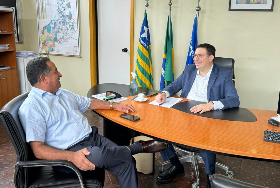 Prefeito Eudes Ribeiro em encontro com o coordenador do Departamento Nacional de Obras Contra as Secas