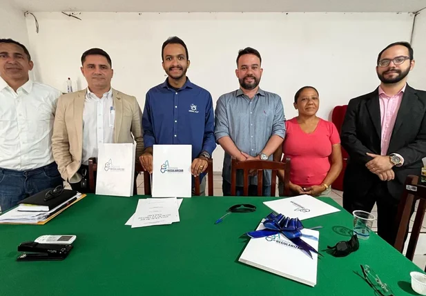 Prefeitura de Esperantina entrega registros de imóveis para moradores