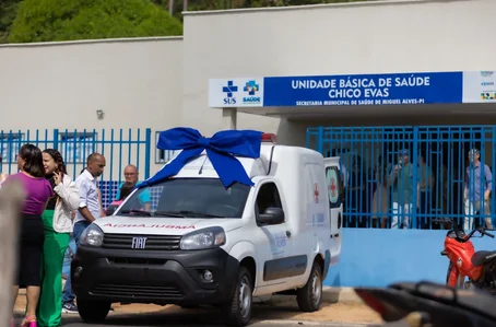 Prefeitura de Miguel Alves entrega ambulância para atendimento na zona rural
