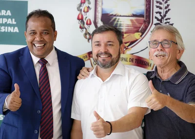 Presidente da Câmara, Enzo Samuel ao lado do deputado Fábio Novo e do ex-vereador Nilson Cavalcante